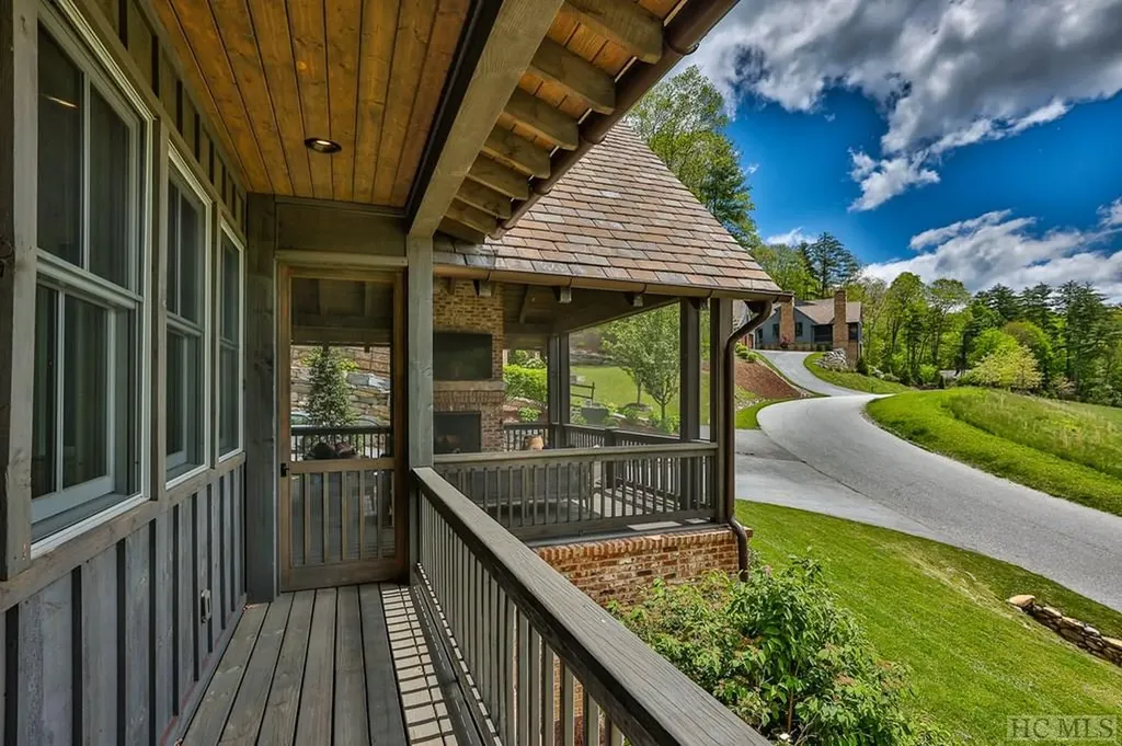 616 Glencove Drive Cashiers NC 28717