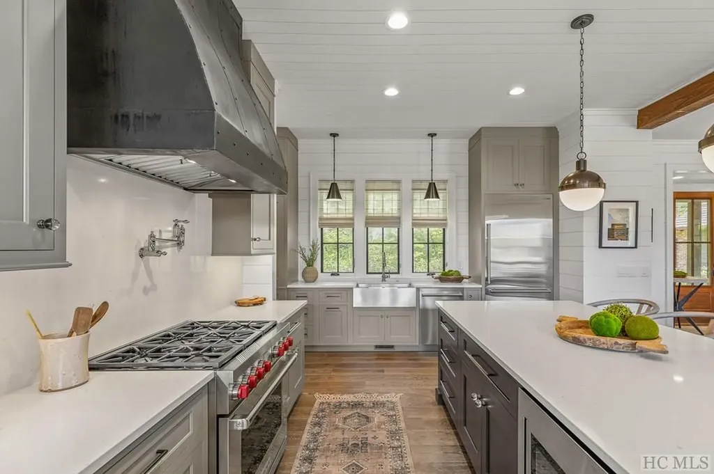 616 Glencove Drive Cashiers NC 28717