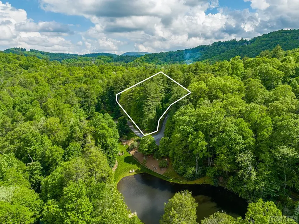 33 Compass Rose Way Cashiers NC 28736
