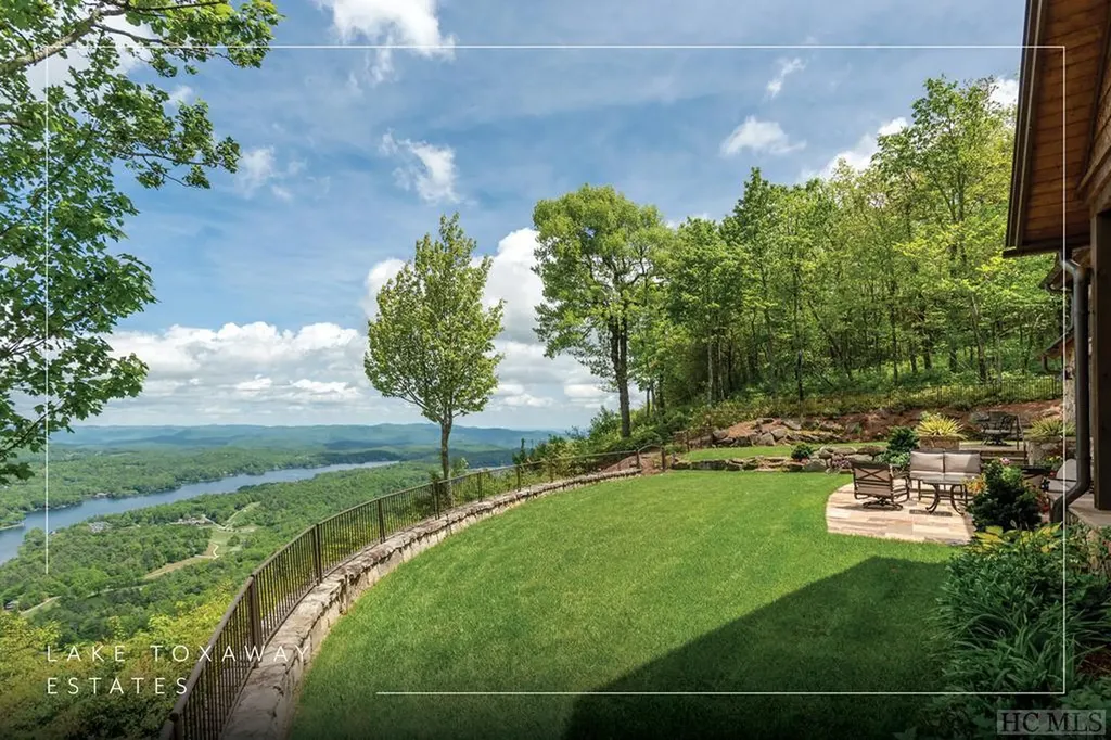 1914 Toxaway Drive Lake Toxaway NC 28747