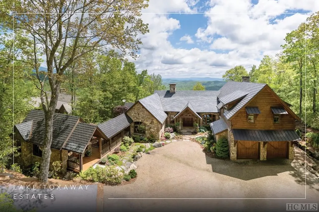 1914 Toxaway Drive Lake Toxaway NC 28747