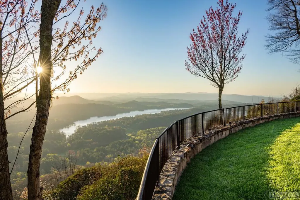 1914 Toxaway Drive Lake Toxaway NC 28747