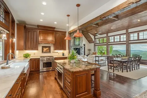1914 Toxaway Drive Lake Toxaway NC 28747