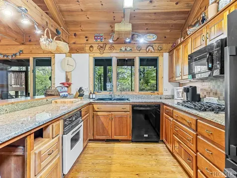 678 Hawk Mountain Road Lake Toxaway NC 28747