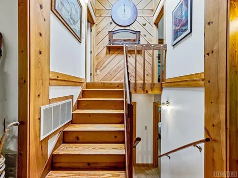 678 Hawk Mountain Road Lake Toxaway NC 28747