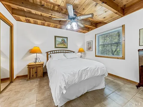 678 Hawk Mountain Road Lake Toxaway NC 28747