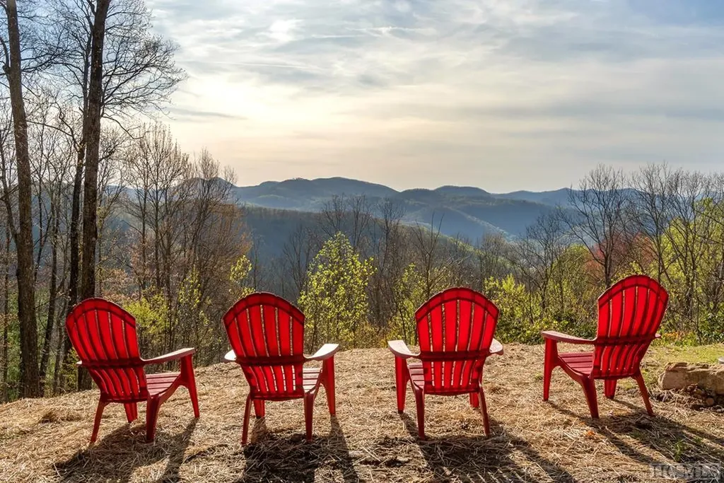 827 North Ridge Road Glenville NC 28736