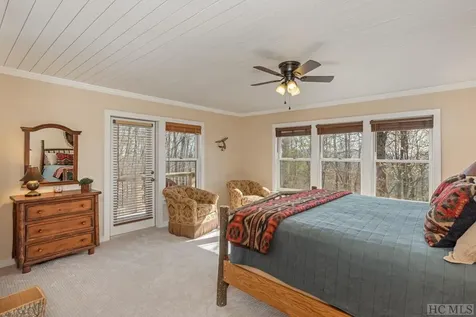 827 North Ridge Road Glenville NC 28736
