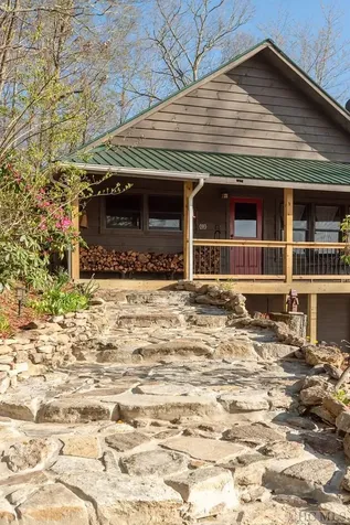 827 North Ridge Road Glenville NC 28736