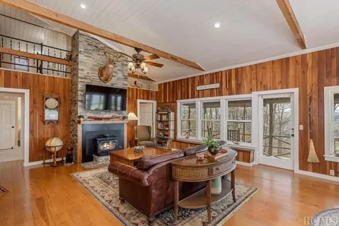 827 North Ridge Road Glenville NC 28736