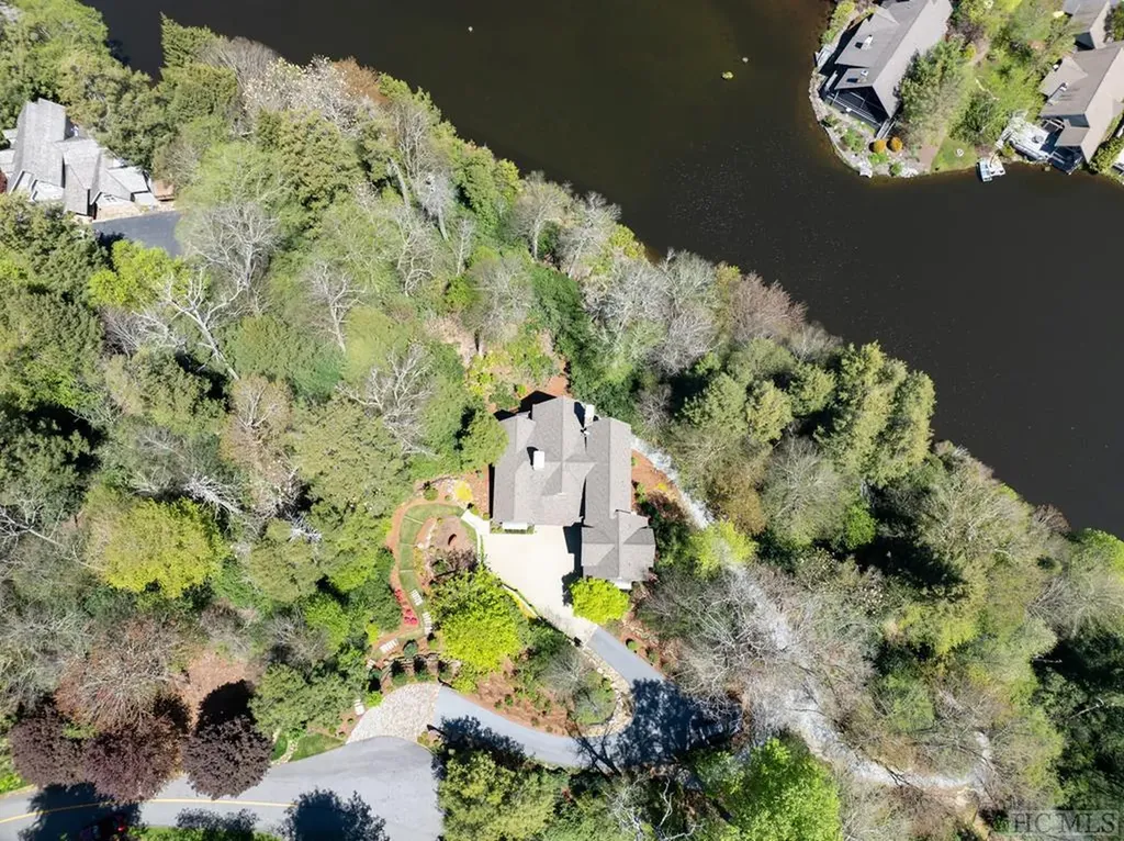 110 Lake Court Highlands NC 28741