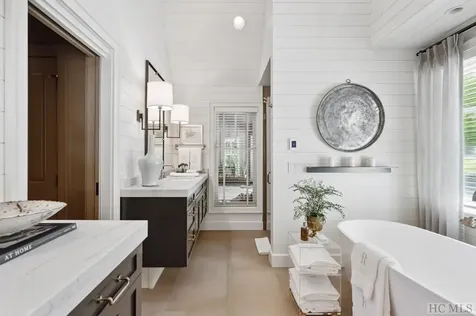 110 Lake Court Highlands NC 28741