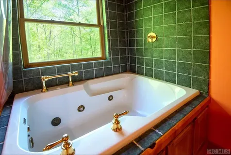 360 Upward Trail Cashiers NC 28717