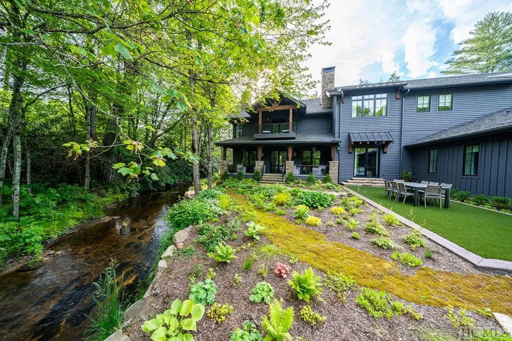 628 North 5th Street Highlands NC 28741