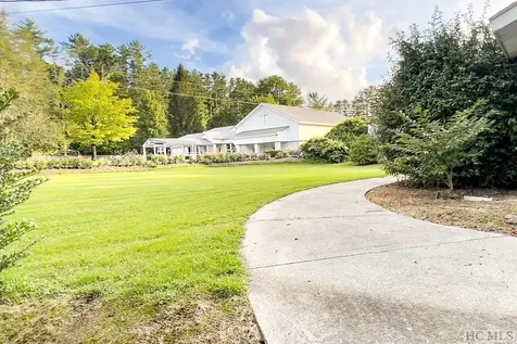 158 Cashiers School Road Cashiers NC 28717