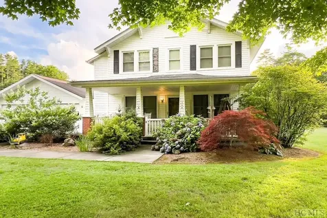 158 Cashiers School Road Cashiers NC 28717