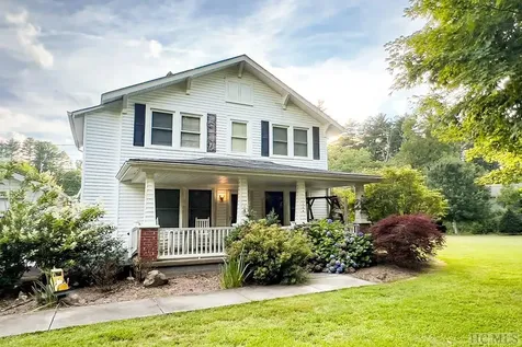 158 Cashiers School Road Cashiers NC 28717