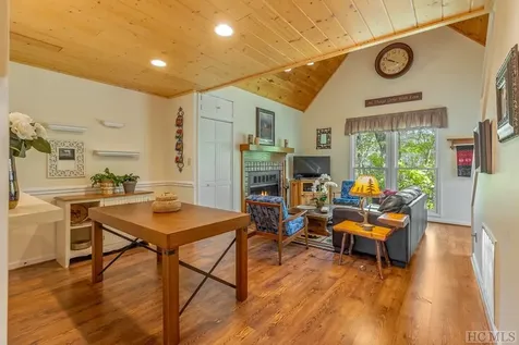 43 Kiwi Lane Sapphire NC 28774