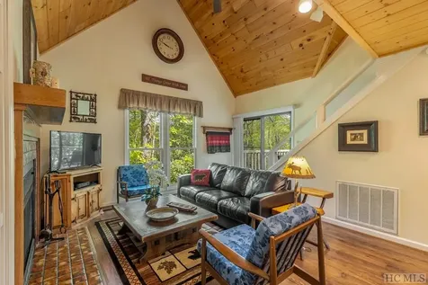 43 Kiwi Lane Sapphire NC 28774
