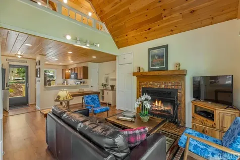 43 Kiwi Lane Sapphire NC 28774