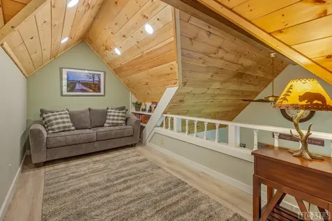 43 Kiwi Lane Sapphire NC 28774