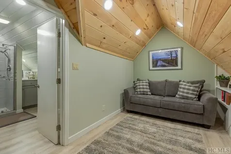 43 Kiwi Lane Sapphire NC 28774