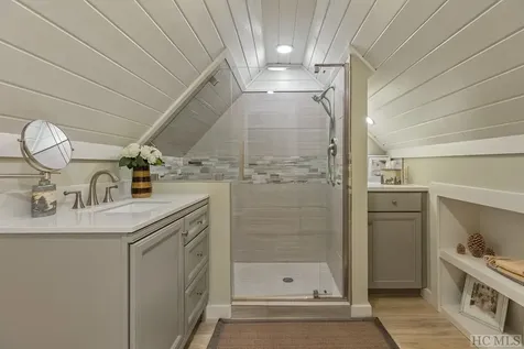43 Kiwi Lane Sapphire NC 28774