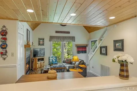 43 Kiwi Lane Sapphire NC 28774