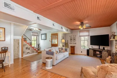 137 Olympus Road Glenville NC 27836