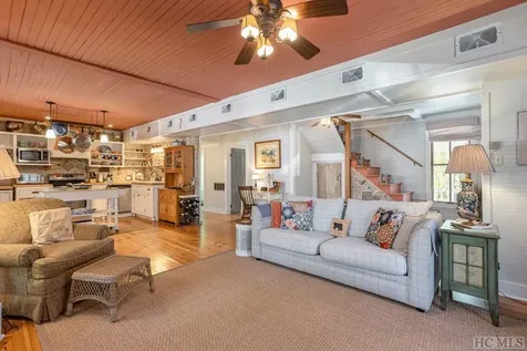 137 Olympus Road Glenville NC 27836