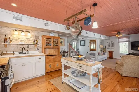 137 Olympus Road Glenville NC 27836