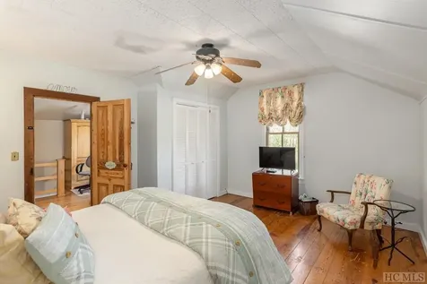 137 Olympus Road Glenville NC 27836