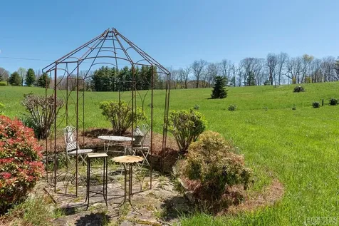 137 Olympus Road Glenville NC 27836