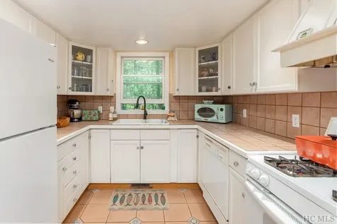 1263 Bee Tree Road Glenville NC 28736