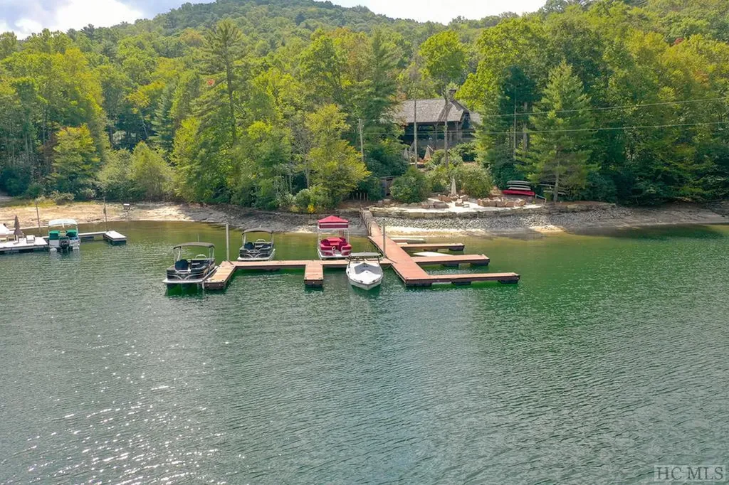 95 French Broad Lane Cashiers NC 28717