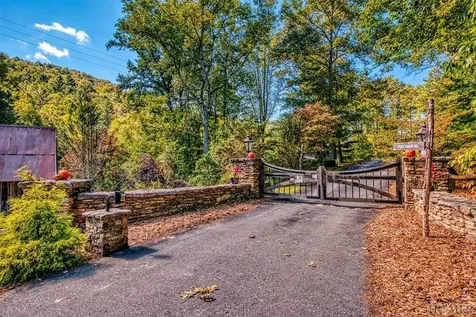 53 Pilot Knob Road Glenville NC 28736