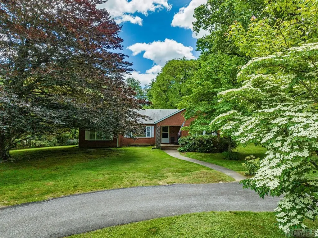 555 N 5th Street Highlands NC 28741