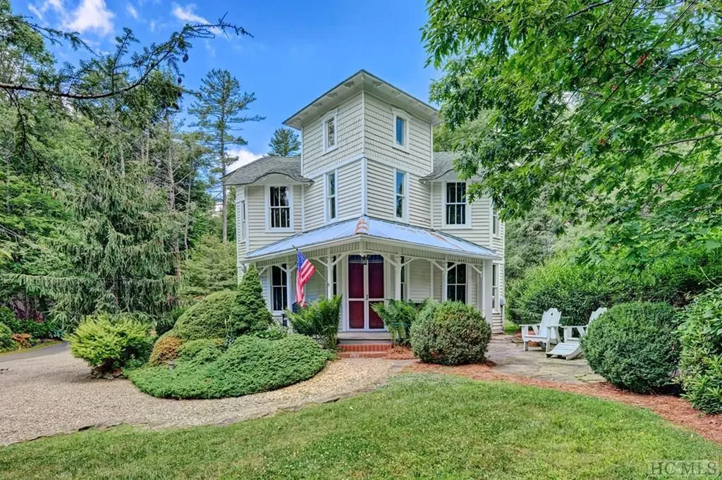 802 North 4th Street Highlands NC 28741