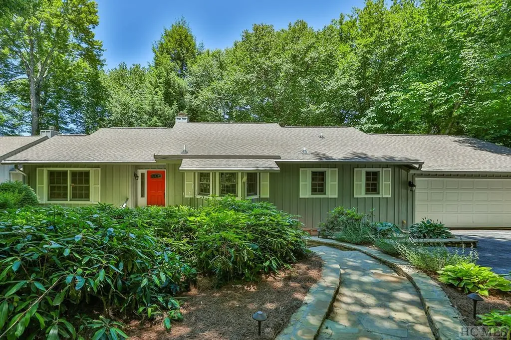 10 Lake Villa Court Highlands NC 28741