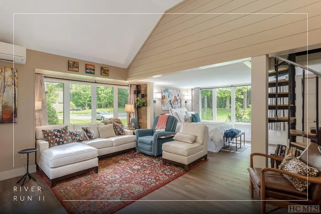 260-1916 River Run Road Sapphire NC 28774