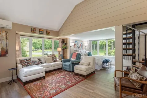 260-1916 River Run Road Sapphire NC 28774
