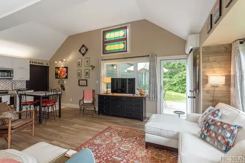260-1916 River Run Road Sapphire NC 28774