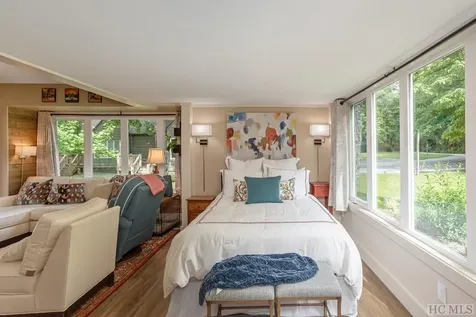 260-1916 River Run Road Sapphire NC 28774