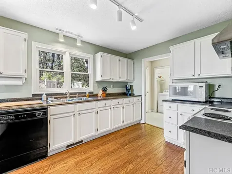 434 Toxaway Drive Lake Toxaway NC 28747