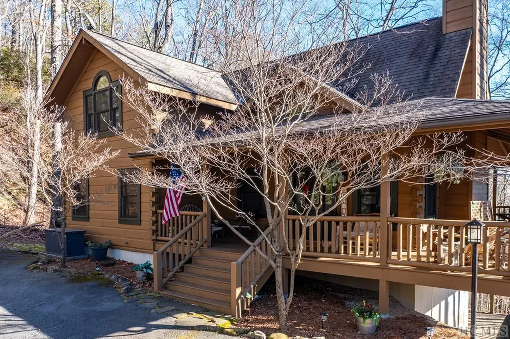 429 Buckberry S Sapphire NC 28774