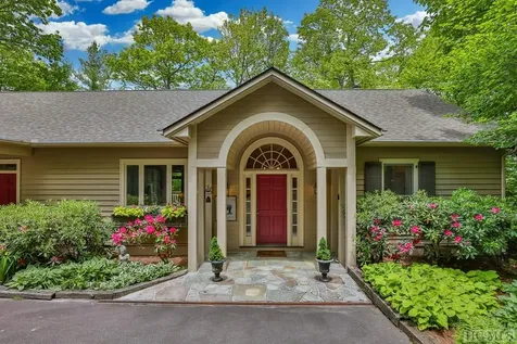 194 Big Bear Pen Lane Highlands NC 28741