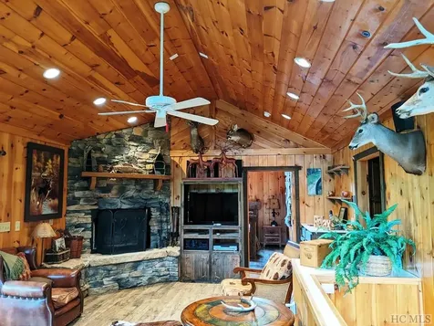 172/211 N Skelter Hill Glenville NC 28736