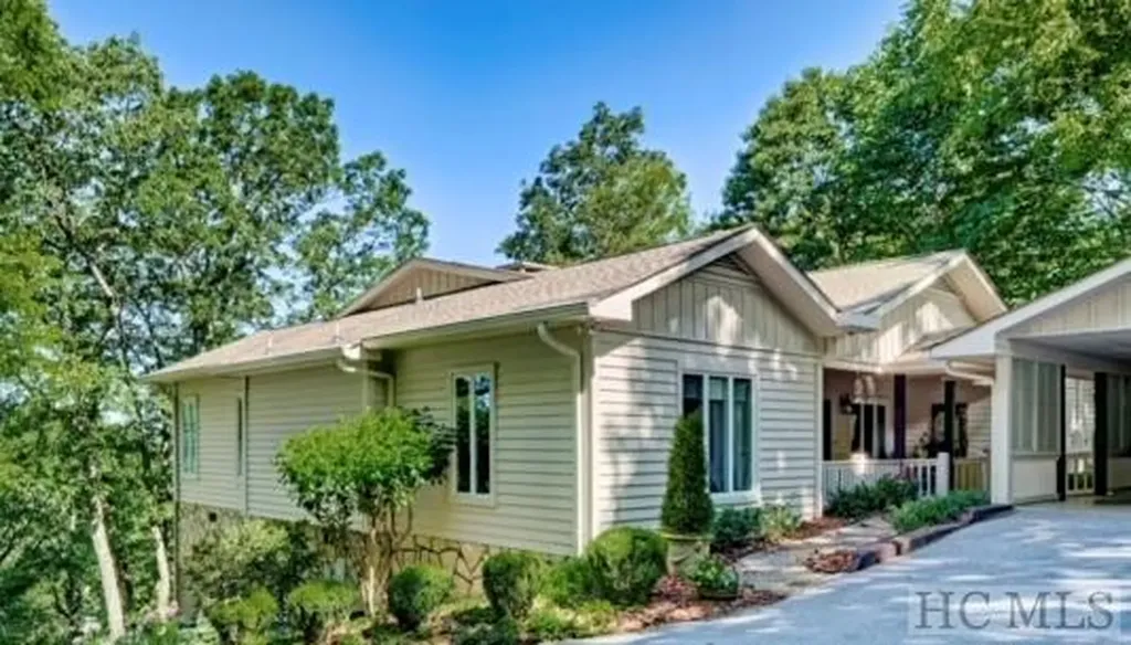 270 Thistle Drive Highlands NC 28741