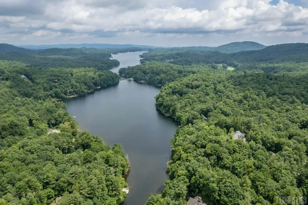 M 38 W Cardinal Drive Lake Toxaway NC 28747