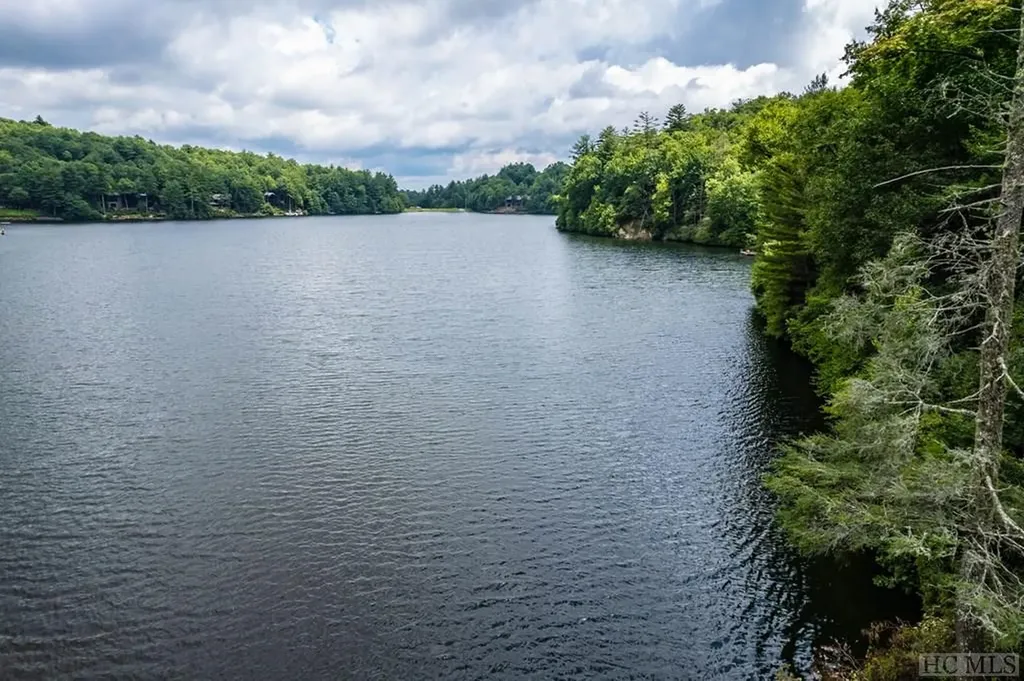 M 38 W Cardinal Drive Lake Toxaway NC 28747